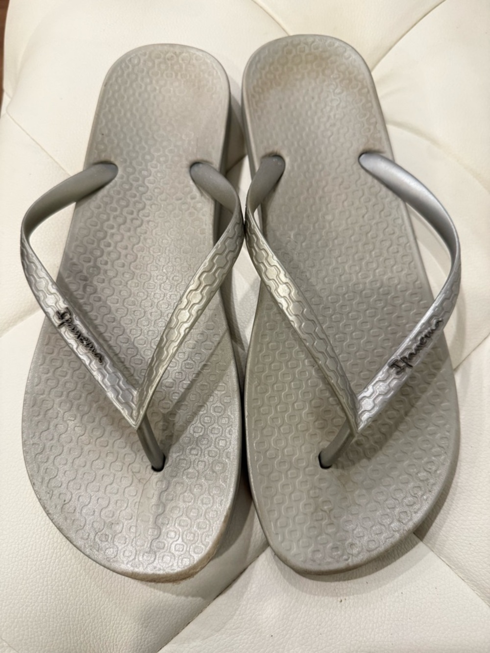 Ipanema Pearlized grey Textured Flip Flops - Picture 2 of 7